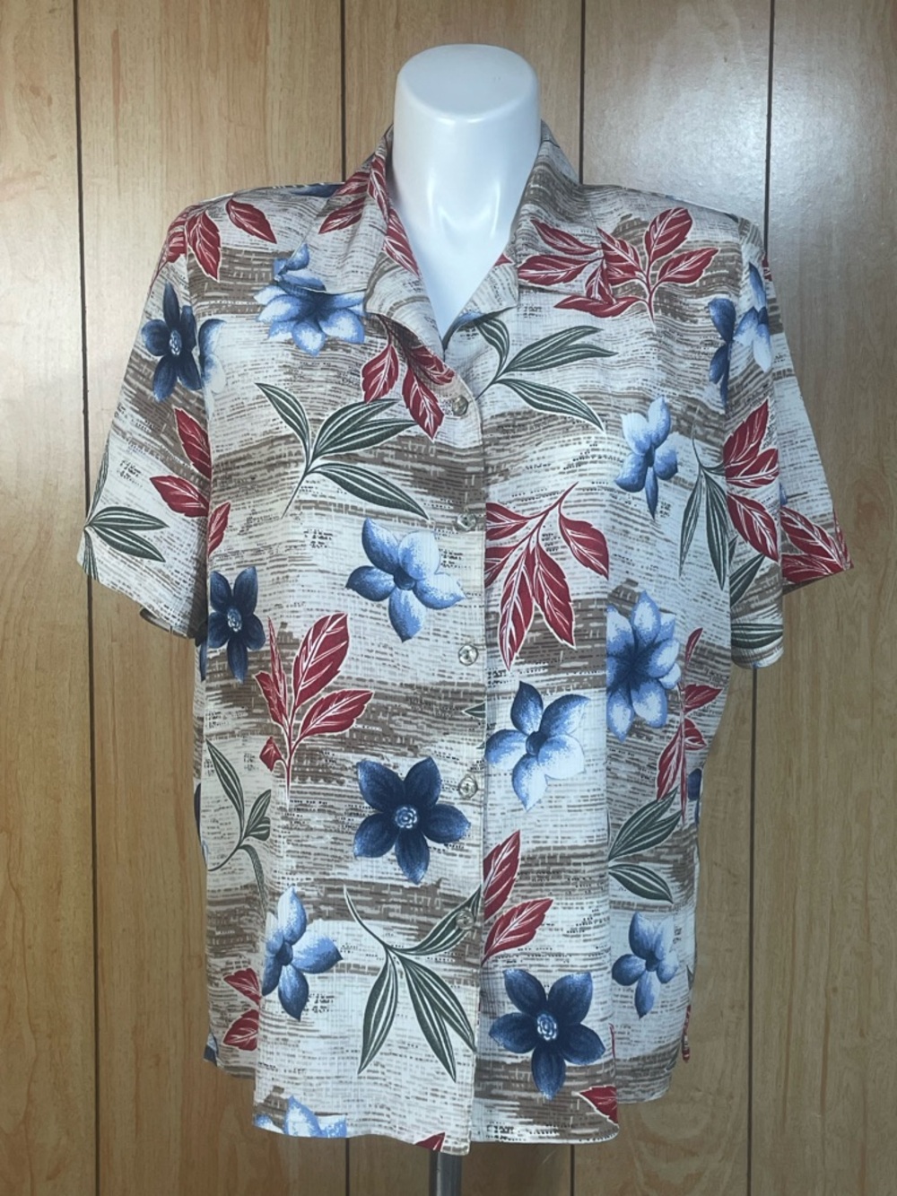 Allison Daley Vintage Cream Floral Camp Shirt with Blue & Red Blooms SZ-18